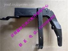 陕汽德龙X3000踏步右支架焊接总成二DZ14251241400