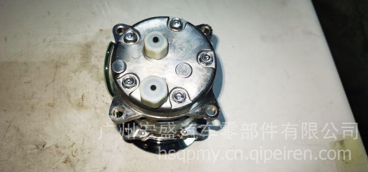 中国重汽亲人配件重汽D10 空调压缩机WG1500139007WG1500139007
